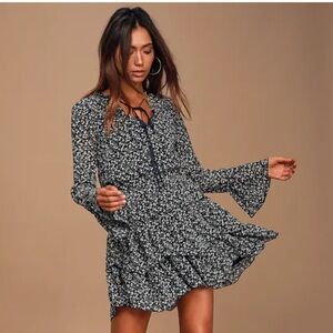 🎉5 for $45🎉 Lulus dress size S floral